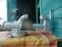 Re: Кто узнает производителей? / Клейма. Чипмейкер. Тиски. Произ-ль неизвестен. Лого43 - ,,КМЗ,,1967 (или 1957),,,,II-140 ГОСТ 4045-57,,. Фото2. У 099 с autosaratov.ru.jpg
659.23 КБ, Просмотров: 58791