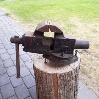 Re: Кто узнает производителей? / Клейма. Чипмейкер. Тиски. Произ-ль неизвестен. Лого15 - ,,Л в О (окружности),,,,ц. 11 р.   65 г   II-120   ГОСТ 4045-57,,. Фото3. (продавец из Кырвекюлы) С osta-ee.postimees.ee.jpg
345.96 КБ, Просмотров: 49287