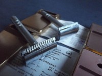 Re: Кто узнает производителей? / Клейма. УКРАИНА. Днепропетровск. Завод Темп, Производственное объединение Октябрь. Бритвенный аппарат. Фото1. У NEOPogostie с guns.allzip.org.jpg
296.62 КБ, Просмотров: 52904