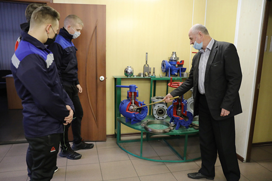 ООО «Гусевский арматурный завод «Гусар» активно сотрудничает с учебными заведениями