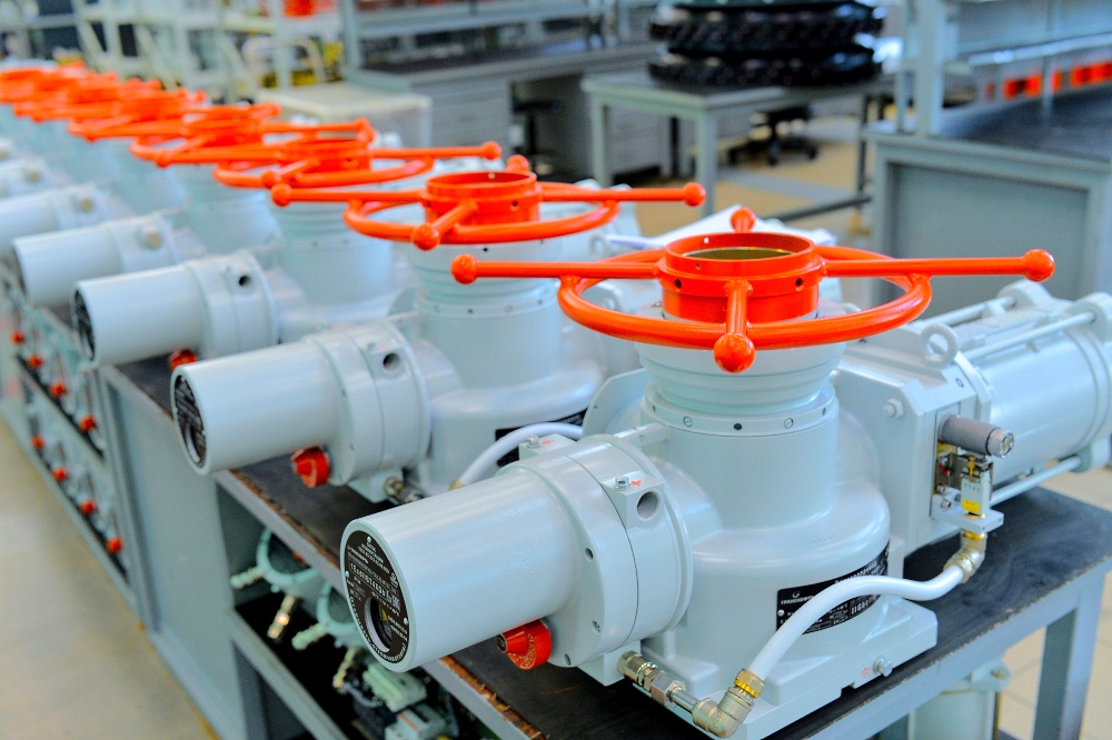 Фото недели: ТОМЗЭЛ изготовил 2285 единиц продукции, включая 1588 электроприводов для запорно-регулирующей арматуры