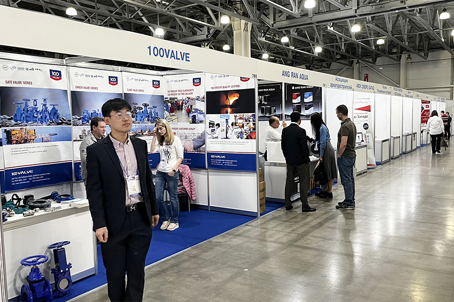 Фото недели: Медиагруппа ARMTORG приняла участие в выставке ЭКВАТЭК-2023 и представила актуальные выпуски журнала «Вестник арматуростроителя»