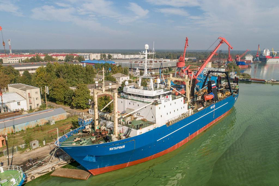 Светловский судоремонтный завод провел доковый ремонт рыболовного траулера «Янтарный» типа «Моонзунд»