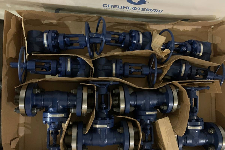 Завод «Спецнефтемаш» изготовил новую партию задвижек с выдвижным шпинделем под электропривод