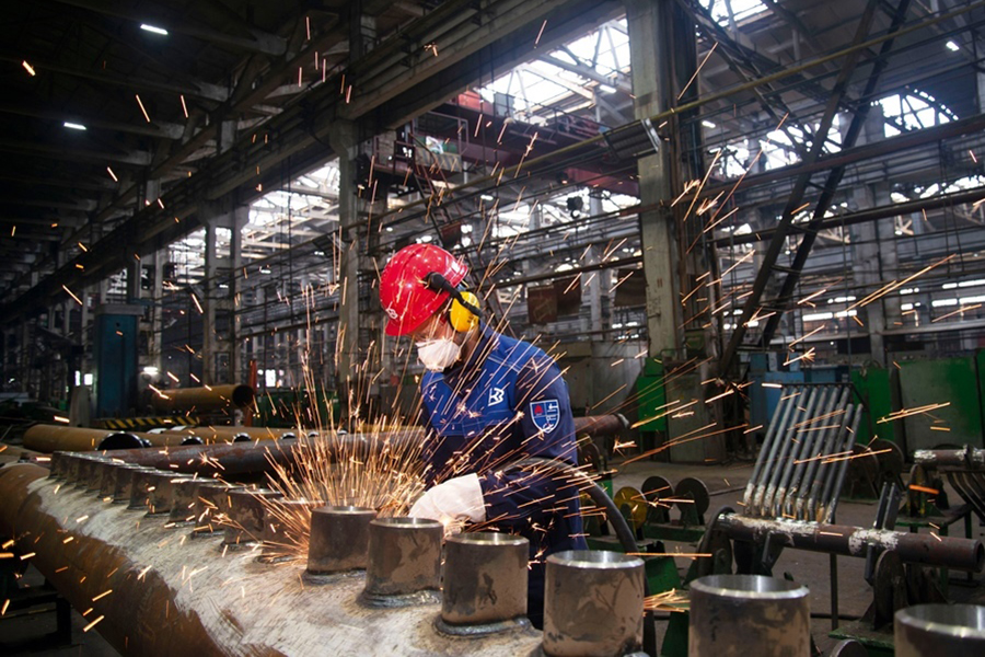Завод «Красный котельщик» повысил заработную плату основных производственных рабочих