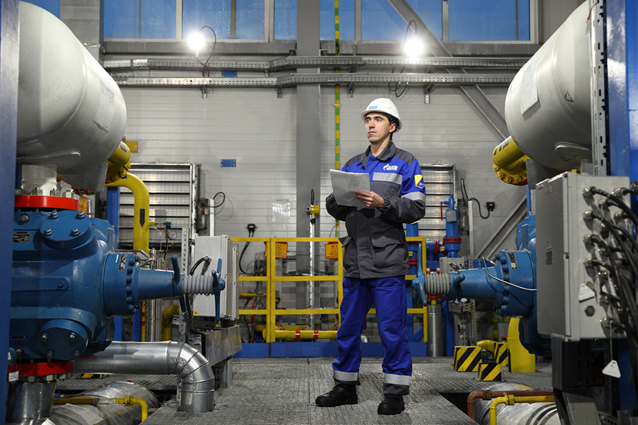 Камчатское подразделение ООО «Газпром добыча Ноябрьск» проводит обслуживание вертикальных стальных резервуаров