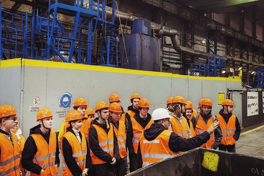Студенты Волгоградского технического университета посетили завод «Волгограднефтемаш»