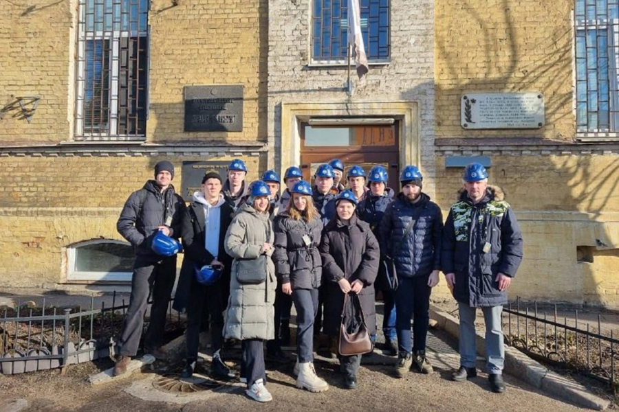 Студенты 4 курса факультета корабельной энергетики и автоматикиСПбГМТУ посетили завод «Армалит»