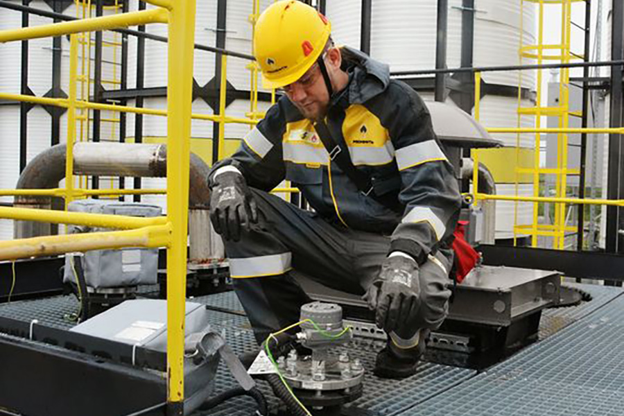 Компания «Самотлорнефтегаз» ввела в эксплуатацию новую установку по производству спецраствора
