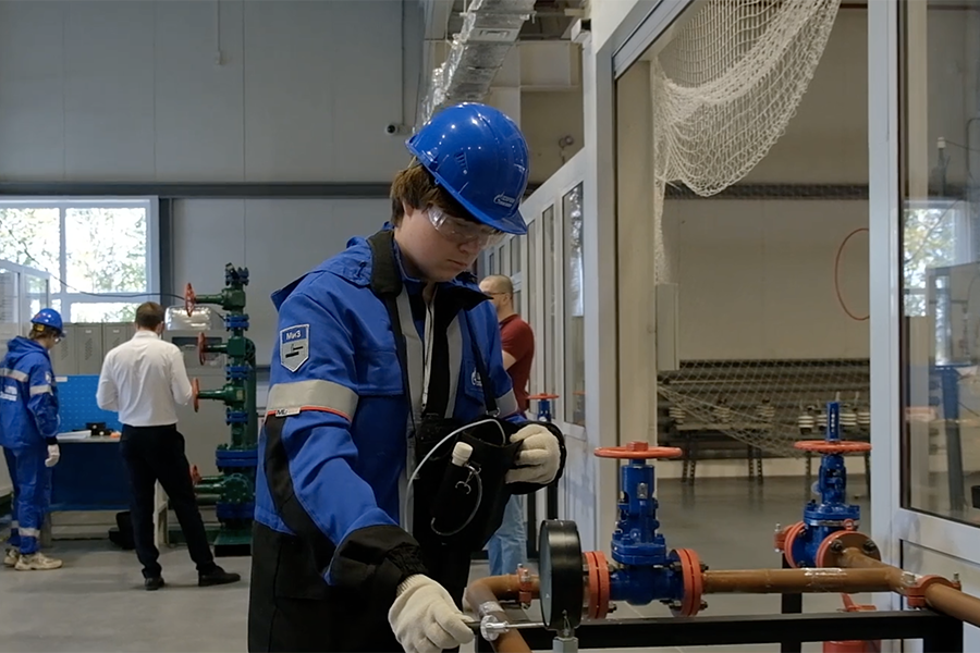 В Муравленко провели конкурс профессионального мастерства по профессии &laquo;Оператор по добыче нефти и газа&raquo; среди студентов