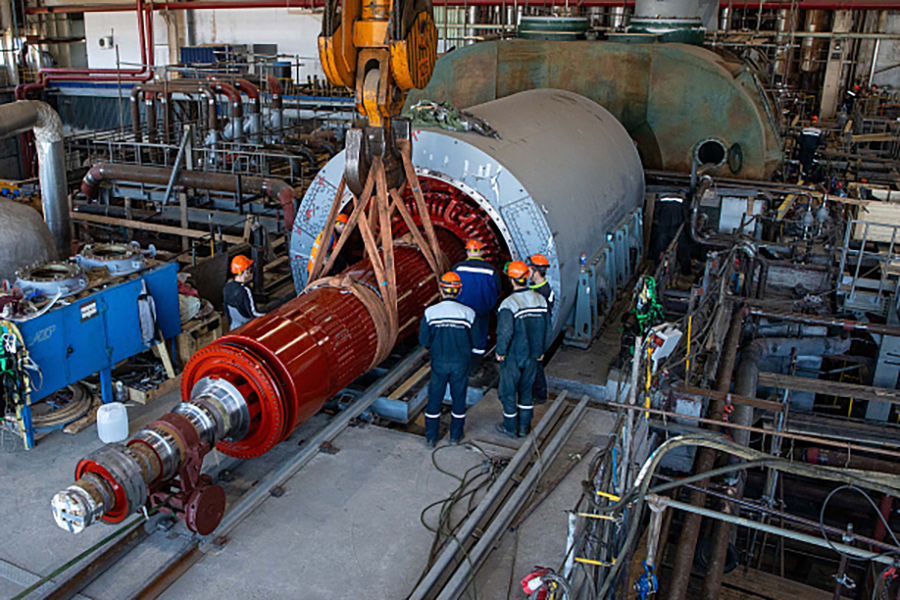 На энергоблоке № 16 Сургутской ГРЭС-1 осуществлен монтаж ротора турбогенератора ТВВ-220-2ЕУ3