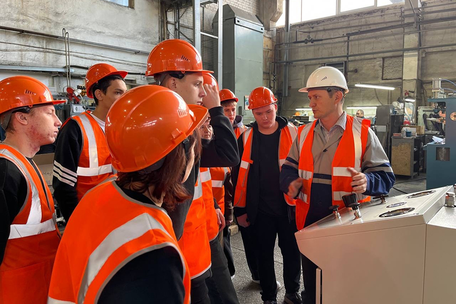 На производственной площадке ЗАО «ПКТБА» побывали студенты ПензГТУ