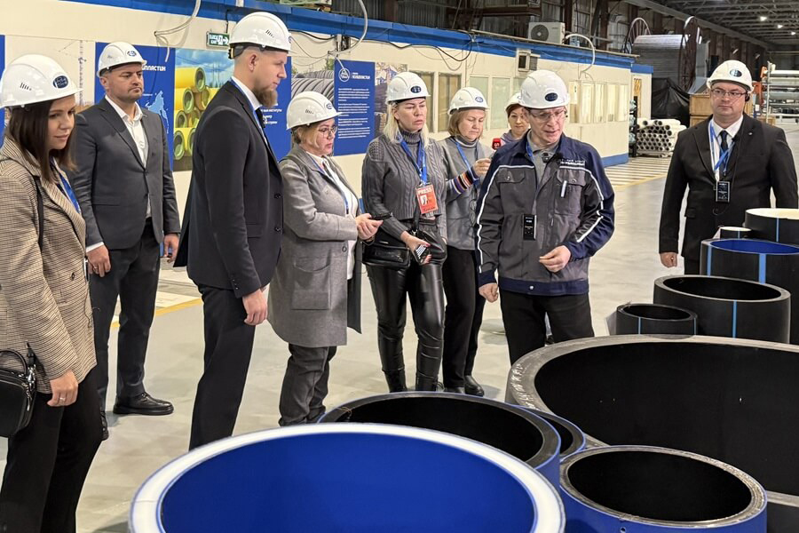 Фото недели: Тюменский трубный завод «СИБГАЗАППАРАТ» освоил производство неразъемных соединений полиэтилен-сталь диаметром 1400 мм