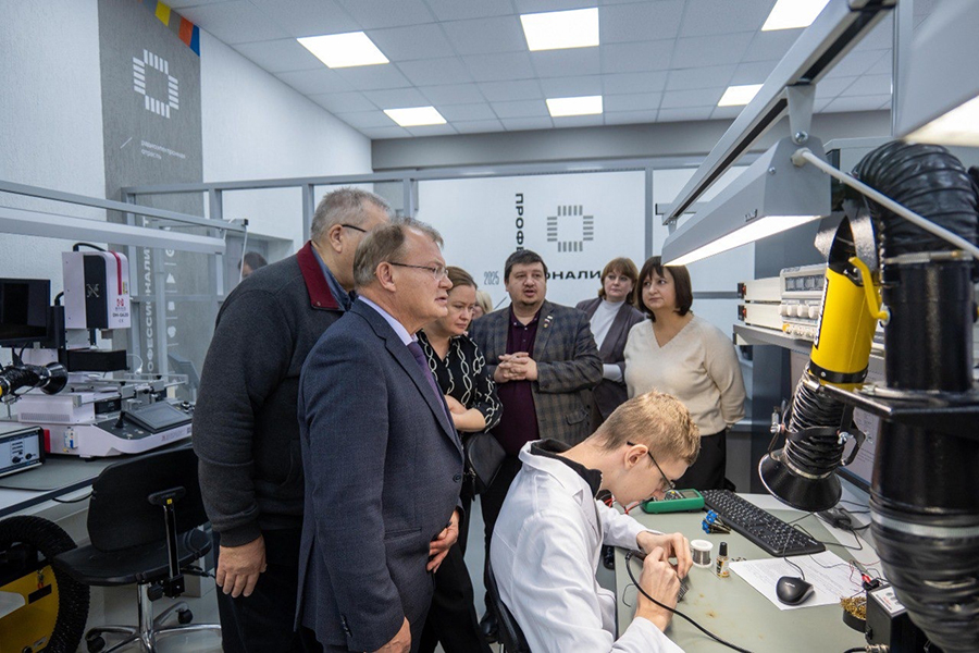 Делегация НПП «ТЭК» оценила создание совместного кластера «Электроника будущего» на базе ОГБПОУ «Томский экономико-промышленный колледж»