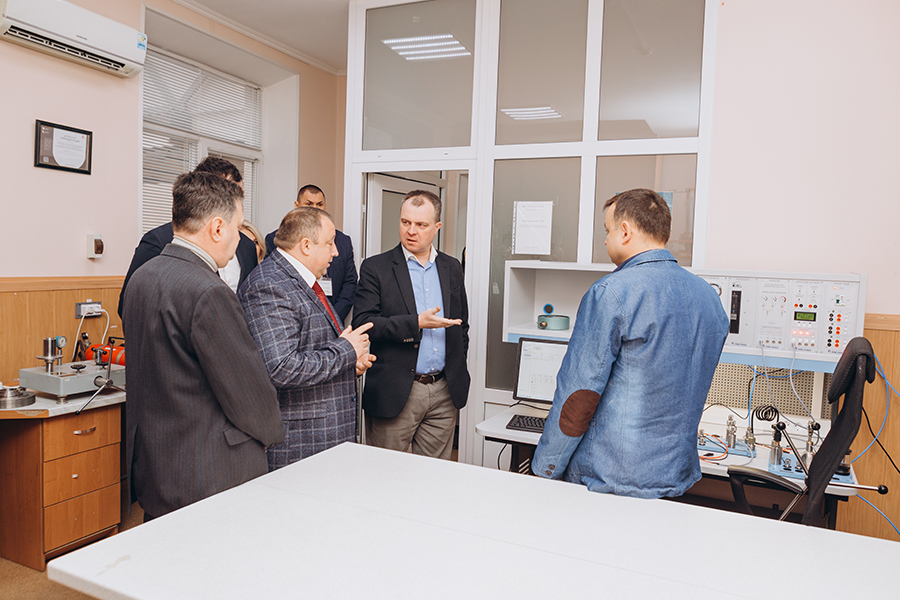 ГК «Метран» передала Луганскому Центру стандартизации и метрологии современное оборудование собственного производства