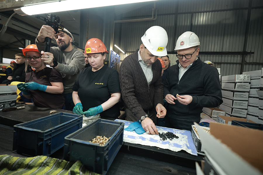 Артём Жога и Алексей Текслер ознакомились с производством латунных шаровых кранов на заводе &laquo;ЛД Прайд&raquo;