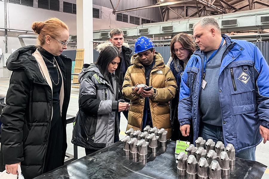 Руководитель Представительства ИКАЭЛ Swapnil Srivastava и представители АО «АСЭ» посетили завод АО «Контур»