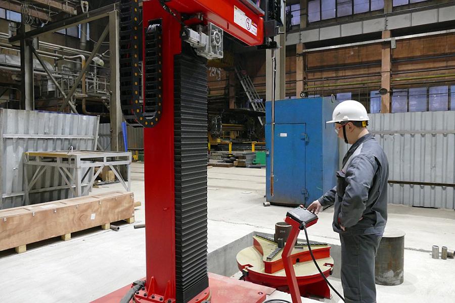 В АО «Уралхиммаш» запустили в эксплуатацию установку аргонодуговой наплавки внутренней поверхности патрубков