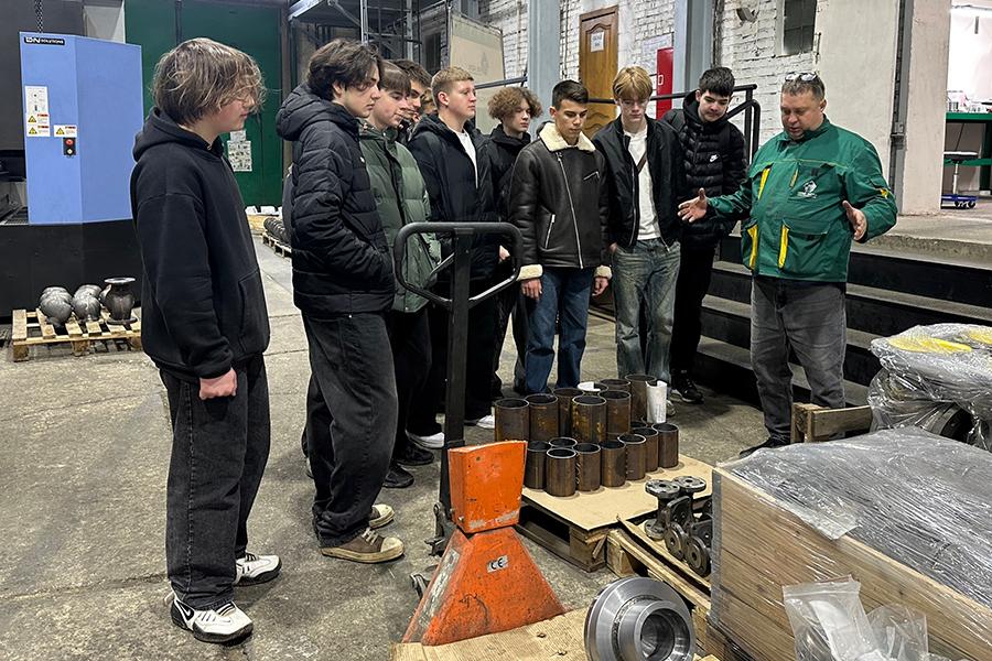 Завод «НПО АСТА» посетили студенты Воскресенского колледжа в рамках месячника профориентации