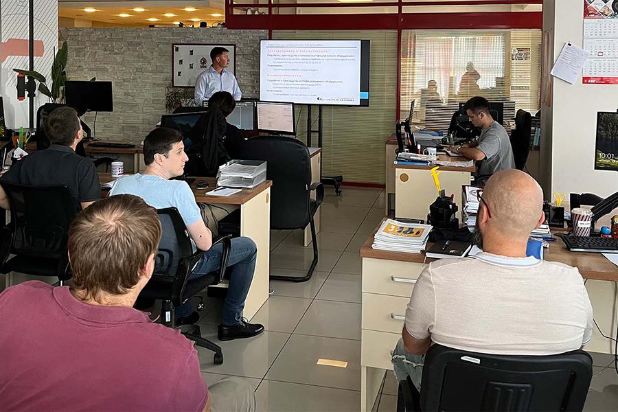 В компании «УралКомплектЭнергоМаш» состоялось обучение «Сибирь-Мехатроника» на тему МЭП