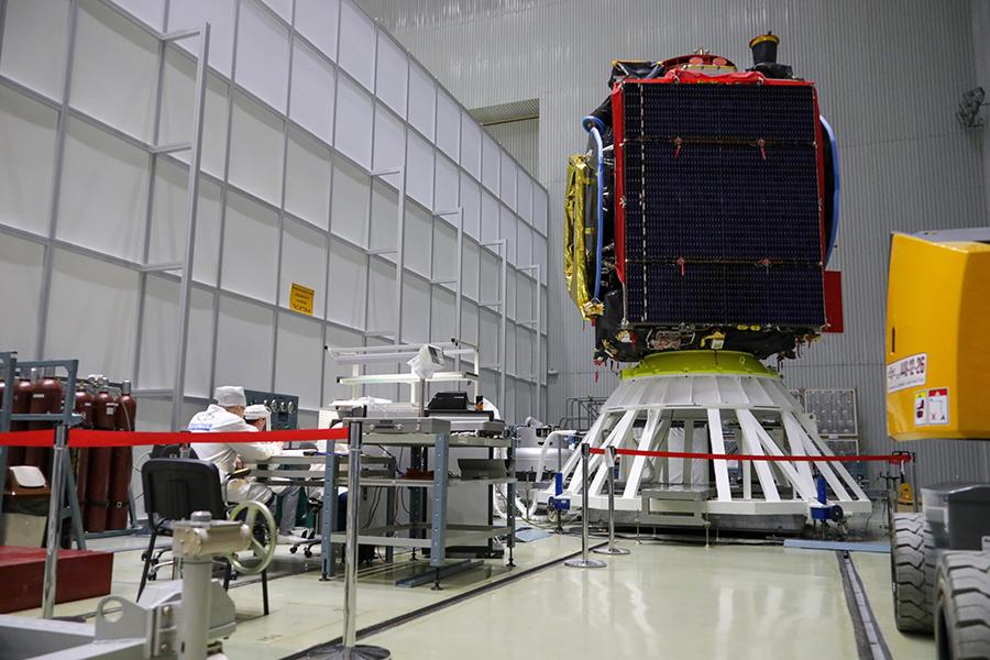 Госкорпорация «Роскосмос» успешно завершила огневые испытания системы коррекции для космического аппарата «Экспресс-АМУ4»