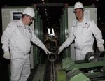 Топ-менеджеры ЧТПЗ встали за станки и освоили рабочие специальности