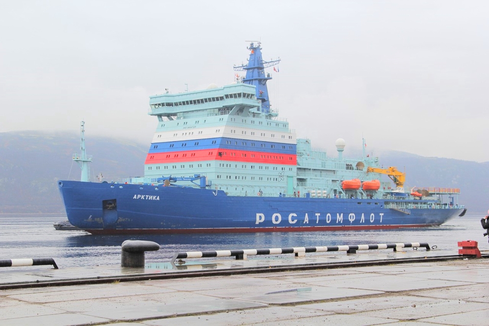 В состав российского атомного флота официально включен атомный ледокол «Арктика»