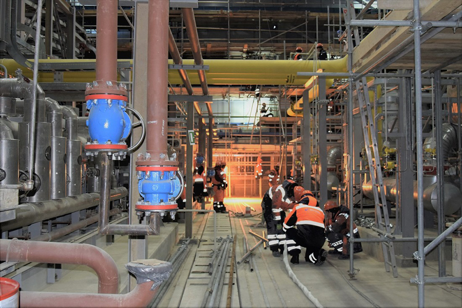На установке производства азота и технического воздуха первого пускового комплекса Амурского ГПЗ проводят пусконаладочные работы