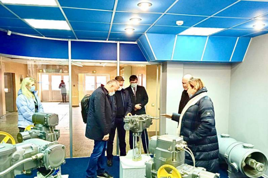 Производственную площадку «АБС ЗЭиМ Автоматизация» посетила делегация компании «РусГидро»