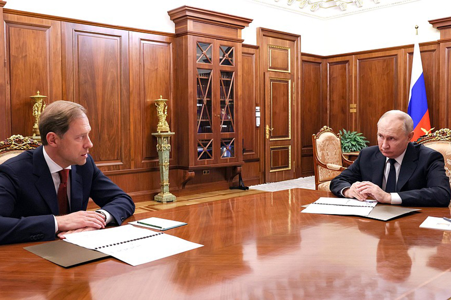 Владимир Путин обсудил с Денисом Мантуровым результаты работы промышленности за первое полугодие 2023 года