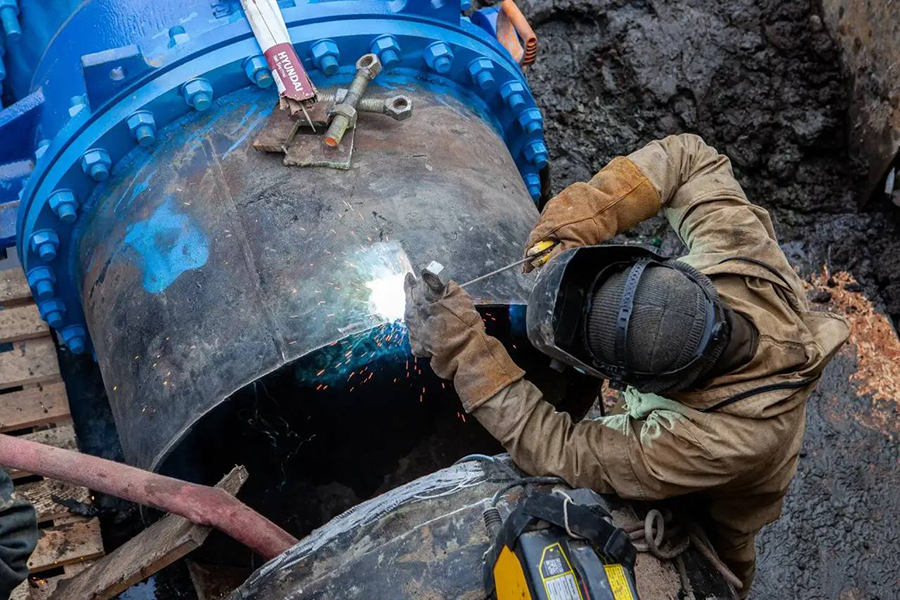 Специалисты ГУП «Водоканал Санкт-Петербурга» реконструировали водовод диаметром 1000 мм на Богатырском проспекте