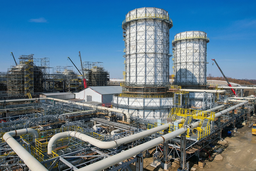 На Амурском газохимическом комплексе завершен монтаж оборудования закрытой факельной системы