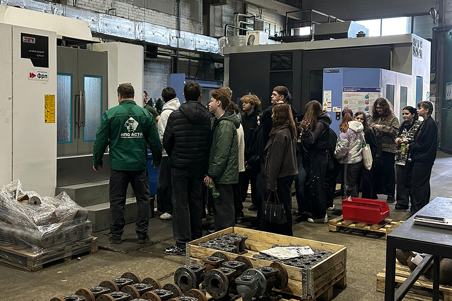 На производственной площадке ООО «НПО АСТА» побывали учащиеся Москворецкой гимназии