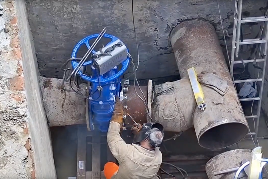 Специалисты МУП г. Сочи «Водоканал» проводят замену запорно-регулирующей арматуры на Лазаревском водозаборе