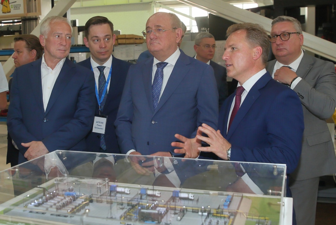 Виталий Маркелов ознакомился с выставкой новейших разработок в рамках рабочего визита в Томскую область