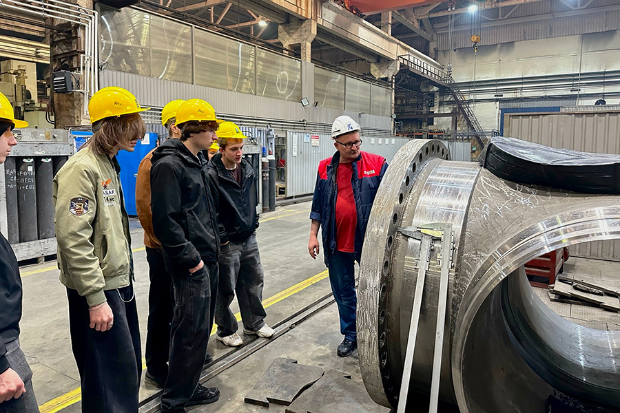 Студенты IT-колледжа, обучающиеся по специальности &laquo;Технология машиностроения&raquo;, познакомились со службой качества ПТПА