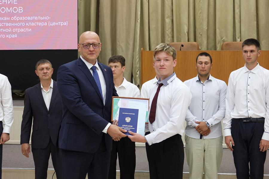 Завод «Сибэнергомаш - БКЗ» принял участие во вручении дипломов выпускникам федерального проекта «Профессионалитет»