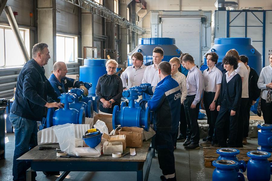 Угрешский завод трубопроводной арматуры посетили учащиеся школы № 4 города Дзержинский