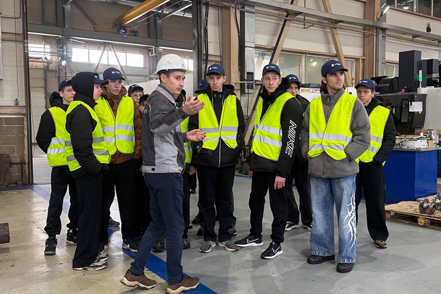 Завод «Сателлит» провел экскурсию для студентов 1 курса Благовещенского филиала ГАПОУ БАСК