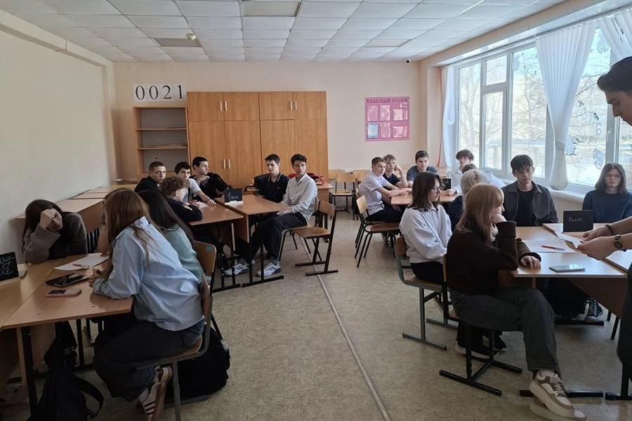 Специалисты «НПО «ЭМК» провели встречу в виде интеллектуального квиза для старшеклассников