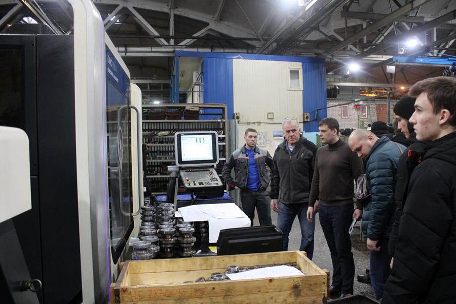 Студенты Новгородского химико-индустриального техникума ознакомились с производством продукции для АЭС в МК «Сплав»