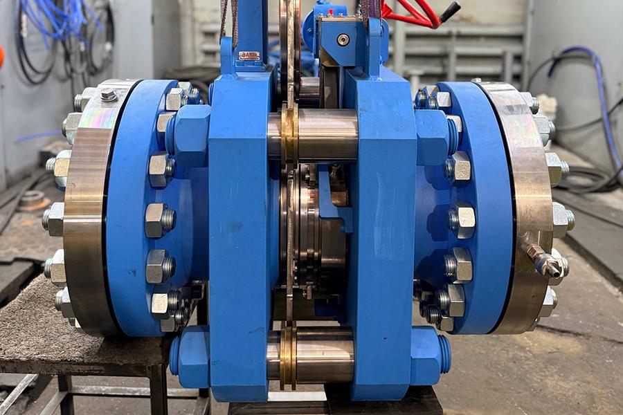 «ЕОИ» успешно завершило единые отраслевые испытания российской шиберной задвижки высокого давления